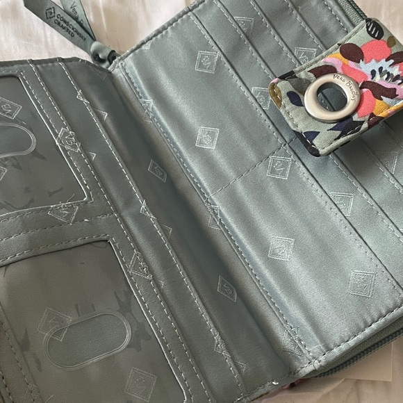 Vera Bradley Green Floral Quilted Wallet - Picture 3 of 6